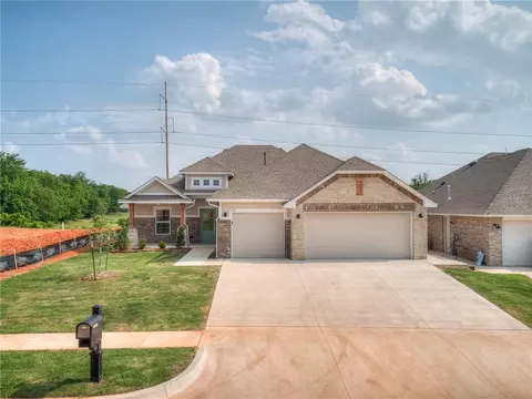 2916 SE 24th St, Moore, OK 73160