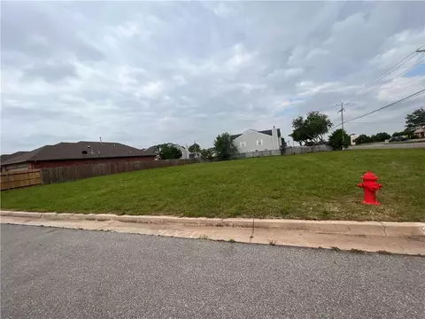 9001 Pecos Dr, Oklahoma City, OK 73139