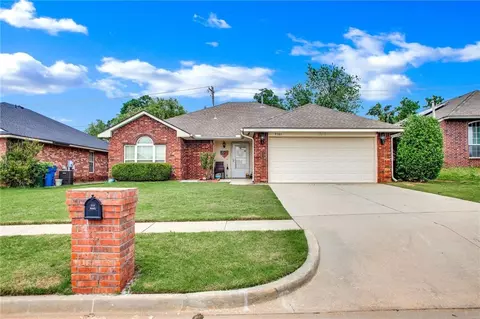9501 Apple Dr, Midwest City, OK 73130
