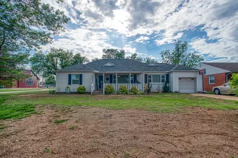 720 S 9th St, Kingfisher, OK 73750