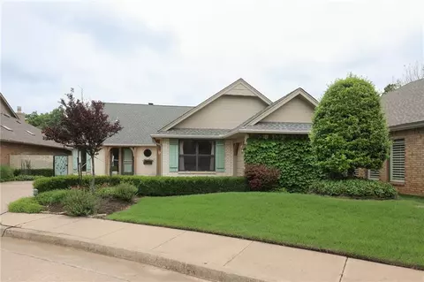 536 E Oak Pl, Edmond, OK 73025