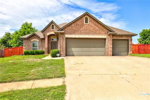 1740 Shady Ct, Edmond, OK 73003