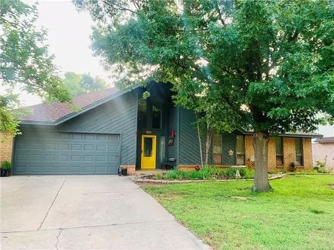 221 E Snowmass Dr, Yukon, OK 73099