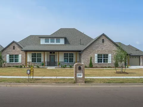 1910 Carmona Lakes Cir, Moore, OK 73160