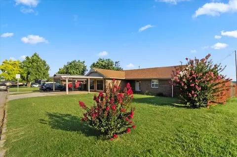 5901 NW 72nd Pl, Warr Acres, OK 73132