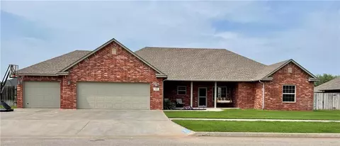 2209 Pinnacle Dr, Weatherford, OK 73096