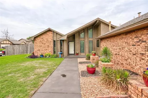 201 E Platt Dr, Yukon, OK 73099 photo 3