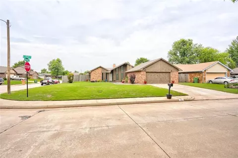 201 E Platt Dr, Yukon, OK 73099 photo 2