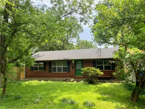 1104 W Apache St, Norman, OK 73069