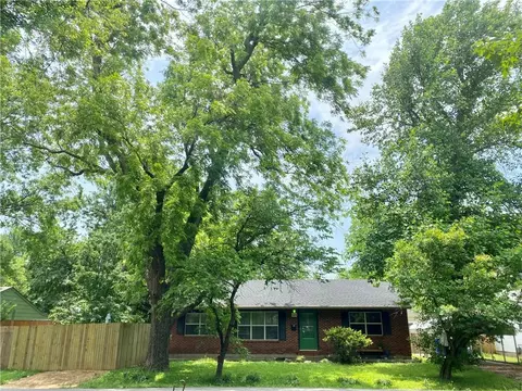 1104 W Apache St, Norman, OK 73069 photo 2