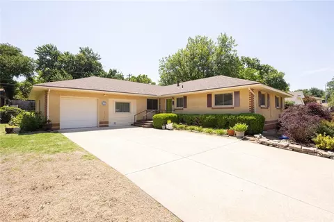 1805 NE Woodland Rd, Ponca City, OK 74604