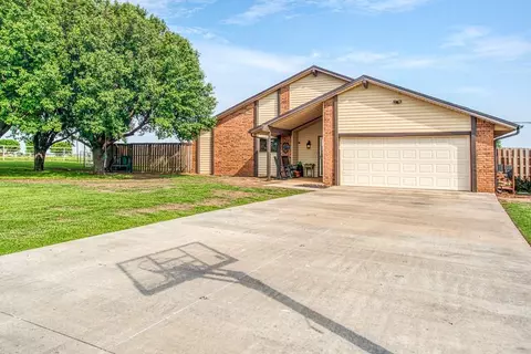 16126 Jennifer Ln, Kingfisher, OK 73750