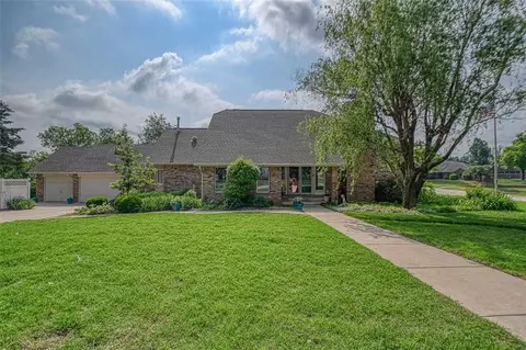 4716 Westlakes Dr, Norman, OK 73072