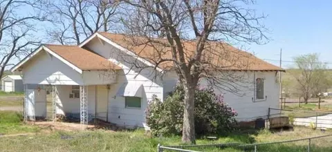 901 N 6th St, Sayre, OK 73662