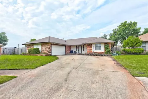 1817 Sequoyah Ct, Moore, OK 73160