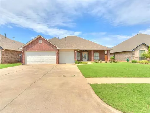 401 N Geronimo Way, Mustang, OK 73064