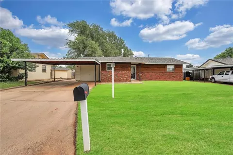 235 Hoover Cir, Elk City, OK 73644