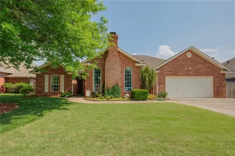 704 Sparrow Hawk Dr, Edmond, OK 73003