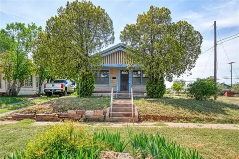 1021 N Hudson, Altus, OK 73521