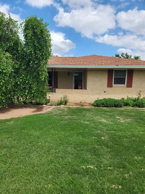 1040 S Hughes St, Blair, OK 73526