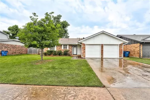 213 S Silver Dr, Mustang, OK 73064
