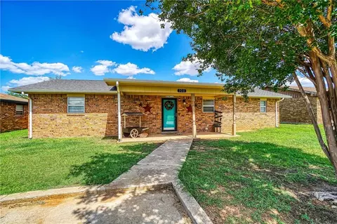 108 S 20th St, Frederick, OK 73542