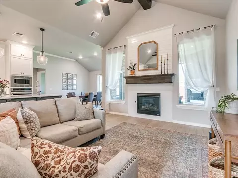624 Switch Rd, Yukon, OK 73099 photo 4