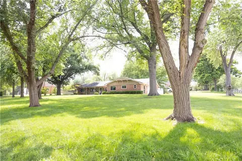 232 Virginia Ave, Ponca City, OK 74601