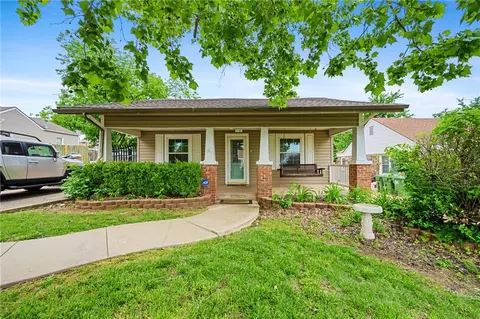 930 Maple St, Yukon, OK 73099 photo 1