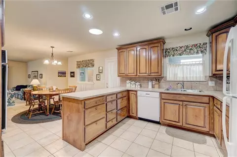 2009 Willow Bend Dr, Edmond, OK 73003 photo 11