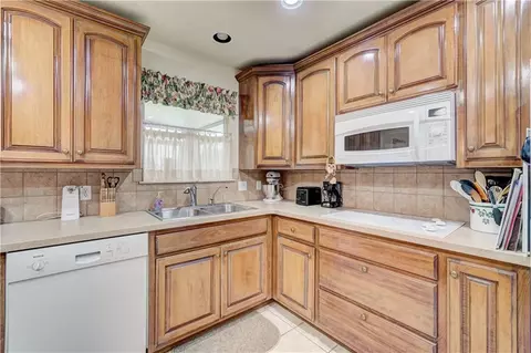 2009 Willow Bend Dr, Edmond, OK 73003 photo 9