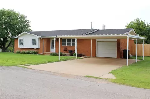 309 W Adams St, Corn, OK 73024