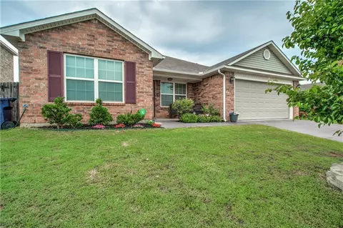 2905 N Sunberry Way, Yukon, OK 73099
