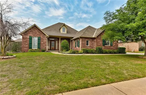 1112 Camelot Dr, Yukon, OK 73099