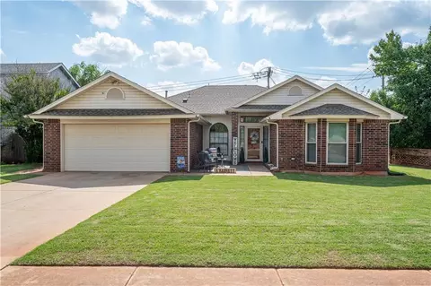2721 Amber St, Moore, OK 73160