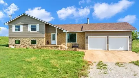 10500 Frontier Rd, Perry, OK 73077
