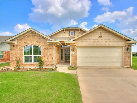 18400 Agua Dr, Edmond, OK 73012