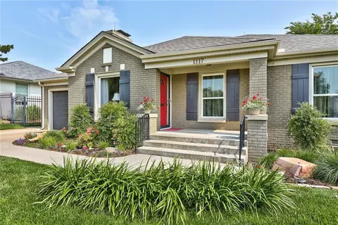1117 Marlboro Ln, Nichols Hills, OK 73116