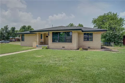 9401 Stratford Dr, Oklahoma City, OK 73120