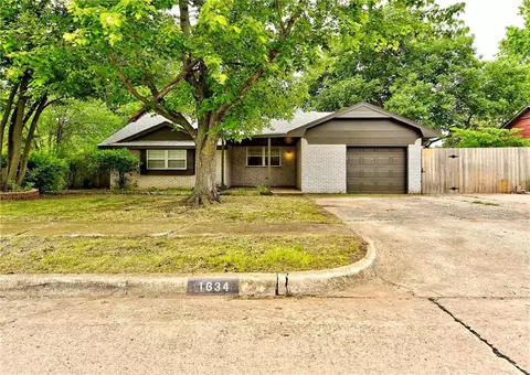 1634 Surrey Dr, Norman, OK 73071
