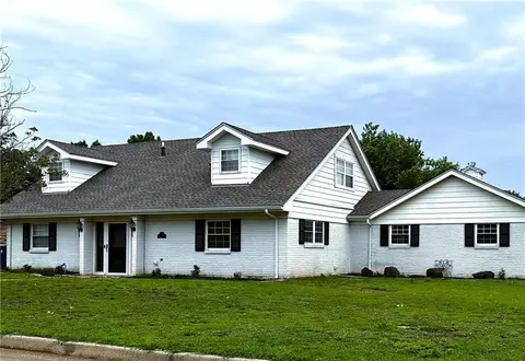115 Caulder Dr, Chickasha, OK 73018