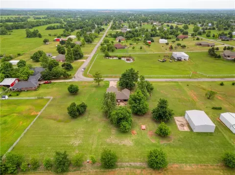 2261 Bob White Dr, Tuttle, OK 73089