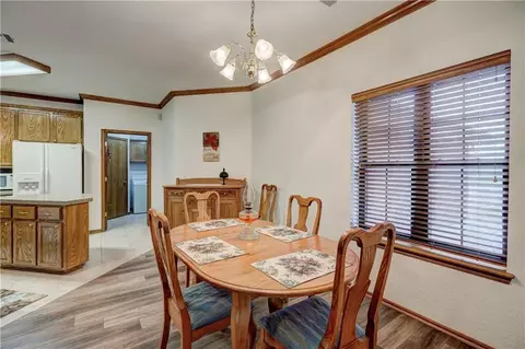 2261 Bob White Dr, Tuttle, OK 73089 photo 9