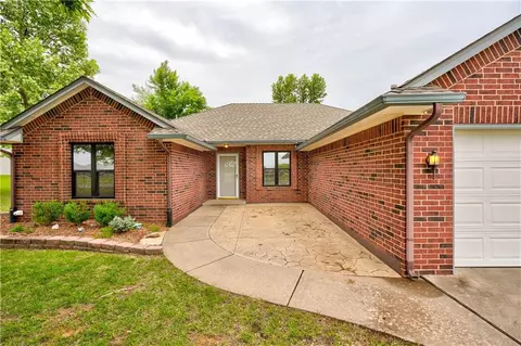 2261 Bob White Dr, Tuttle, OK 73089 photo 4