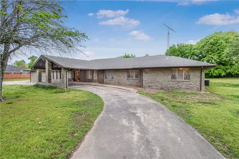 206 Sooner Rd, Holdenville, OK 74848