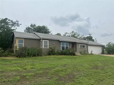 409 N 7th St, Mountain View, OK 73062