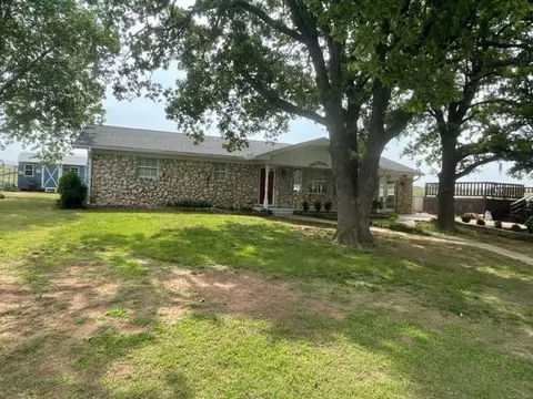 12304 E County Road 1590 Rd, Lindsay, OK 73052