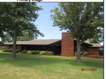 2605 Sunset Dr, Clinton, OK 73601