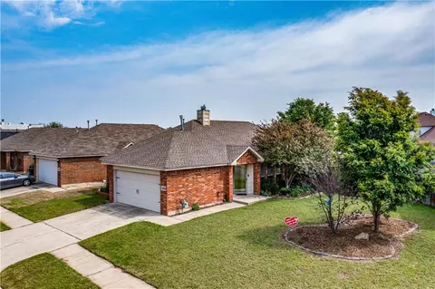 1419 SW 25th St, Moore, OK 73170