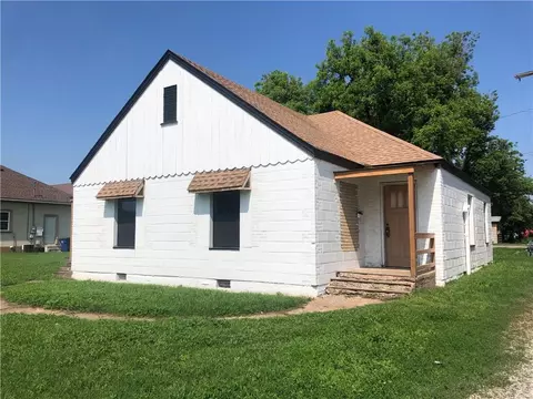 411 S 5th St, Chickasha, OK 73018